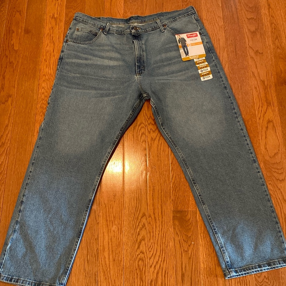 Wrangler Men’s Five Star Premium Relaxed Fit Jeans. 42 X 30 Flex